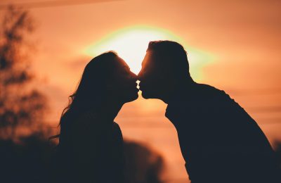 Amarres de amor con nudos: El paso a paso del ritual de la cinta roja